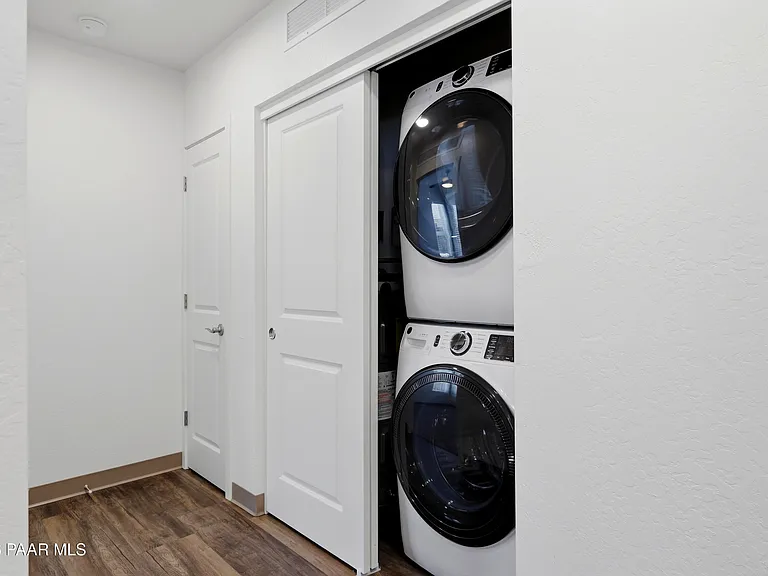 533 W Gurley St #3 — Photo 11
