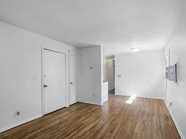 2818 East 31st Street — Photo 14