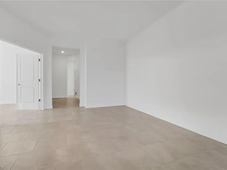19708 Hinkley Dr — Photo 12