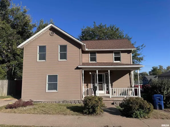 2711 N 2nd St, Clinton, IA 52732