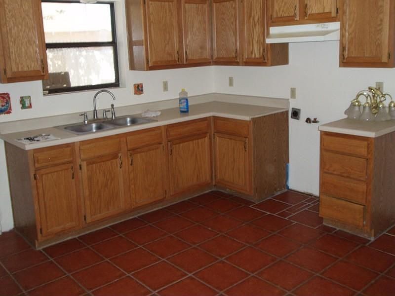 2nd image of 1138 E Pierce St