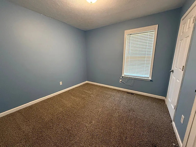 327 Center St — Photo 18