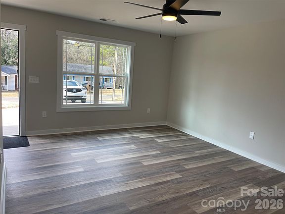 4th image of 163 W Pine St