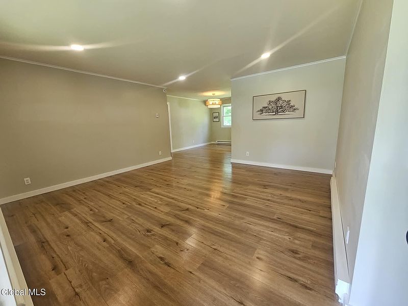 4th image of 30 Sunset Road