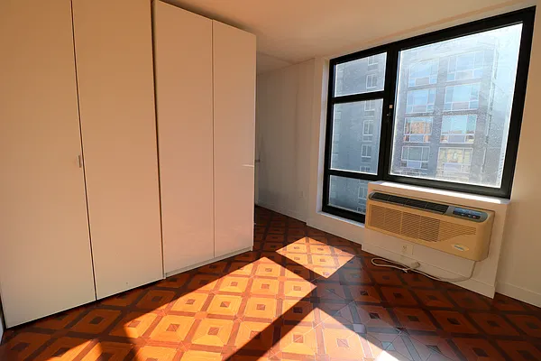 Rented by Akam Sales and Brokerage | media 7
