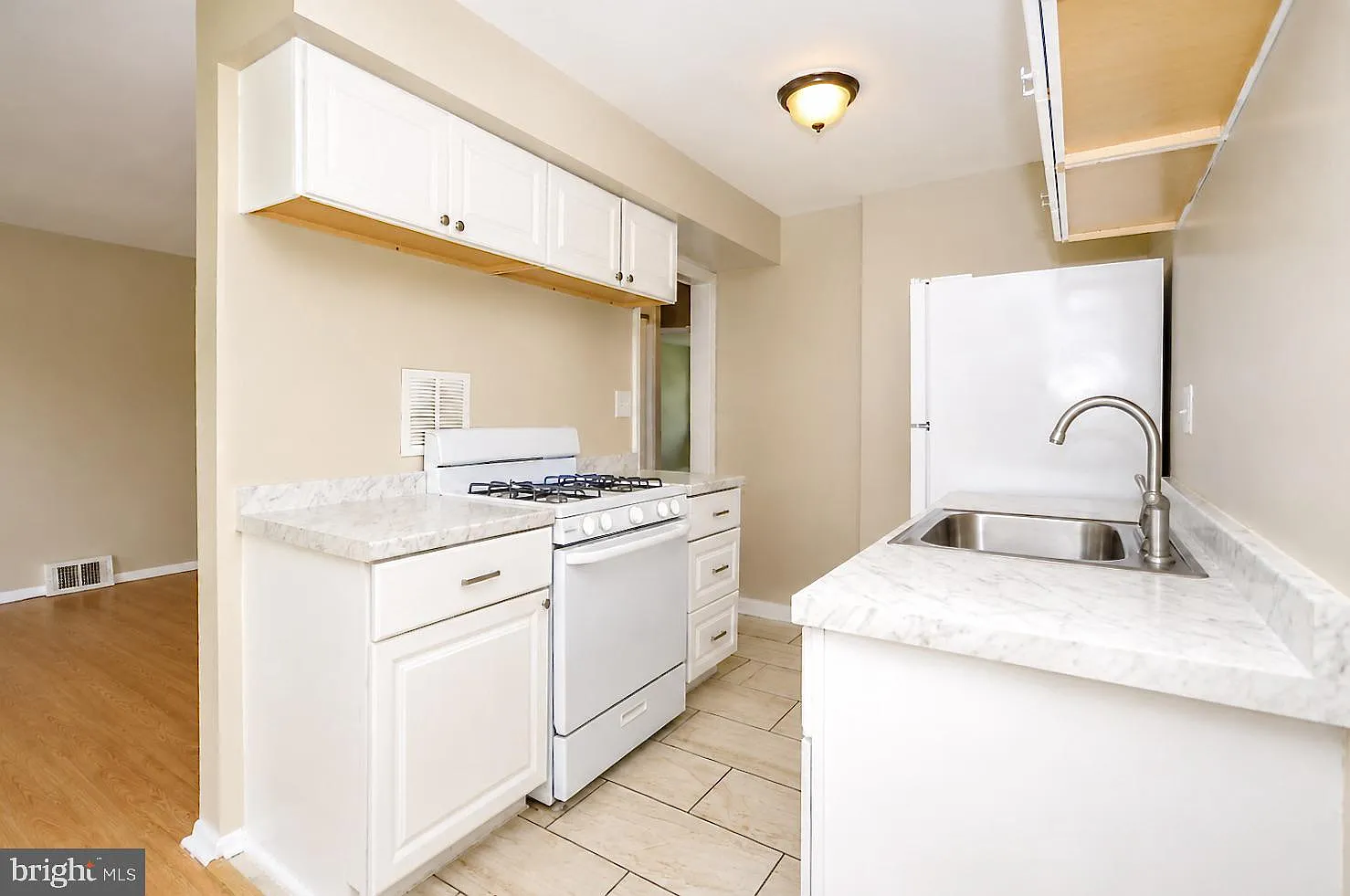 2 bed, 1600 sqft, $1,600 — Photo 2