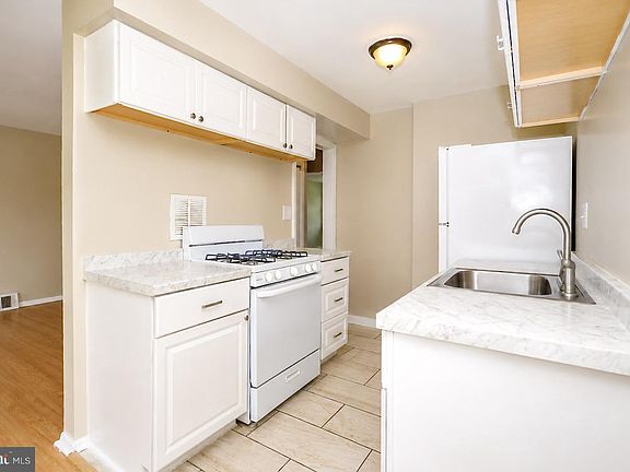 2nd image of 3432 Ashfield Ln #0