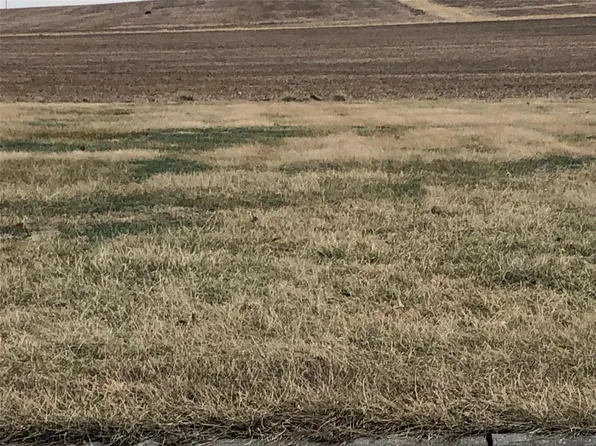 10 Harvest Crest Ct, Highland, IL 62249