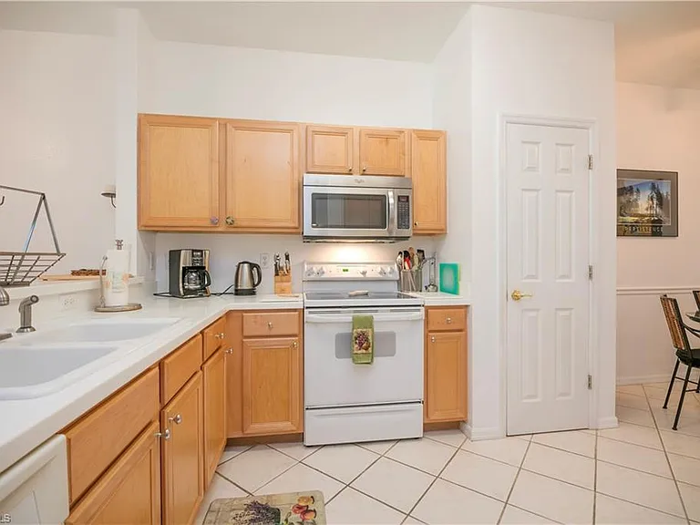 3964 Bishopwood Ct E #1-202 — Photo 7