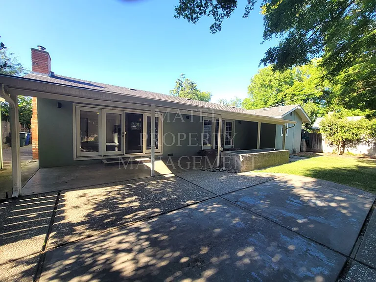409 Birchwood Ct — Photo 18