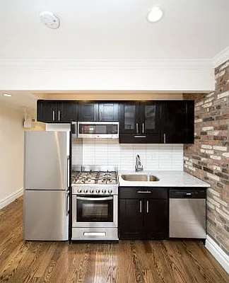 Rented by Icon Realty Management | media 39