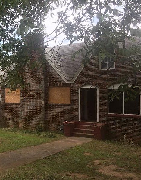 2nd image of 115 Holiday Ave NE