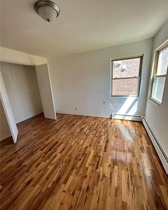 1st image of 247 Bay 40th St