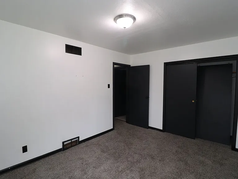 321 W 14th St — Photo 23