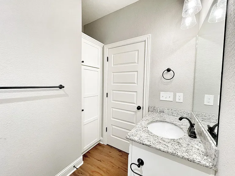 530 Captain Hopkins St — Photo 32