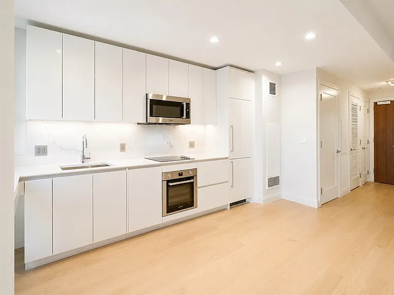 133 Seaport Blvd #921 — Photo 2