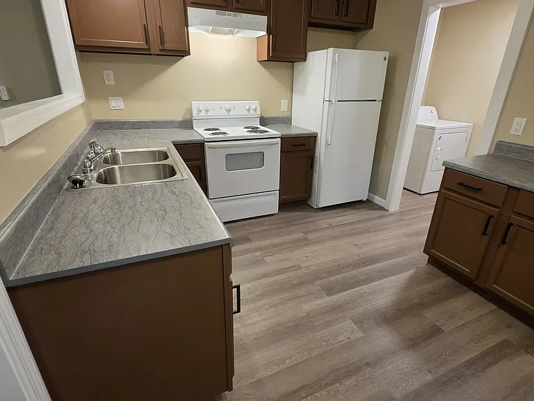 212 Long Creek Dr — Photo 2