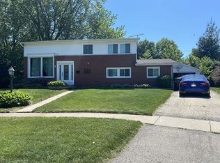 421 Cardinal Ct, Mundelein, IL