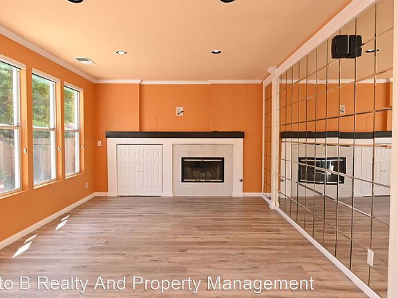 2nd image of 6742 Gentry Oaks Pl