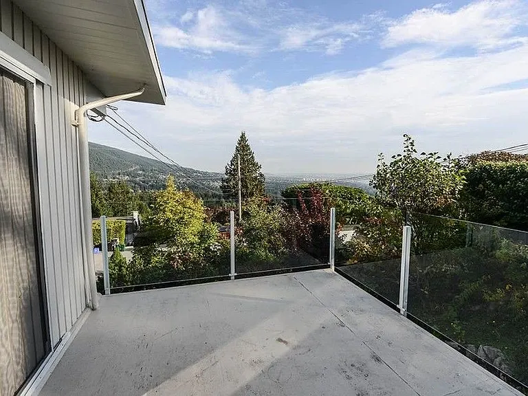 486 Craigmohr Dr — Photo 21