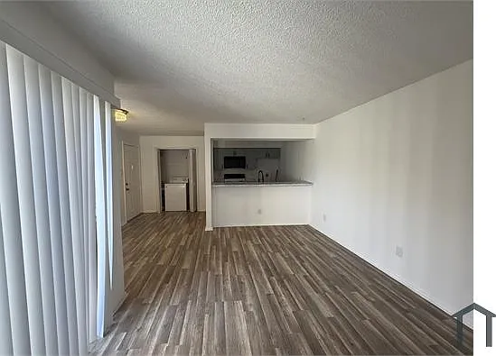 9813 Walnut St #302 — Photo 5