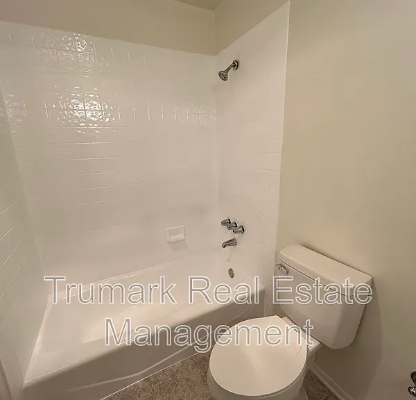 416 W Milford St #C — Photo 10