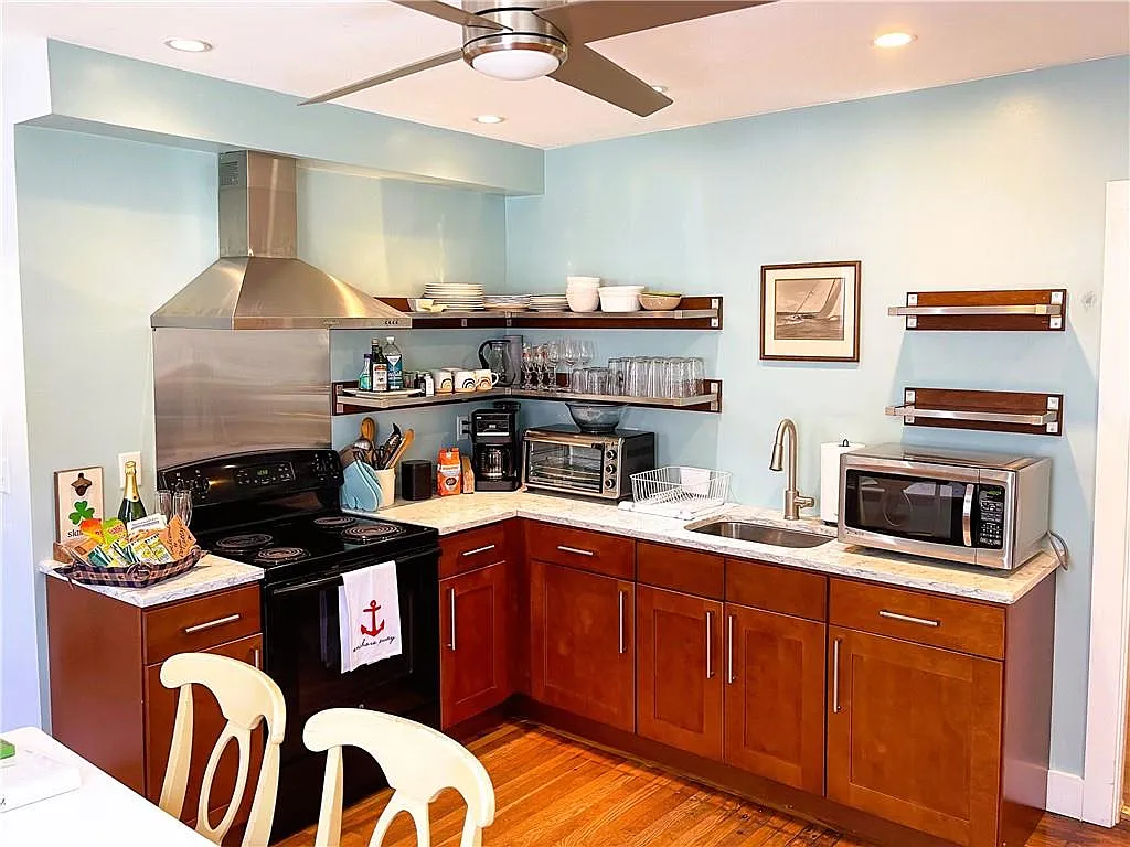 4 bed, 2.0 bath, 1400 sqft, $4,100 — Photo 3