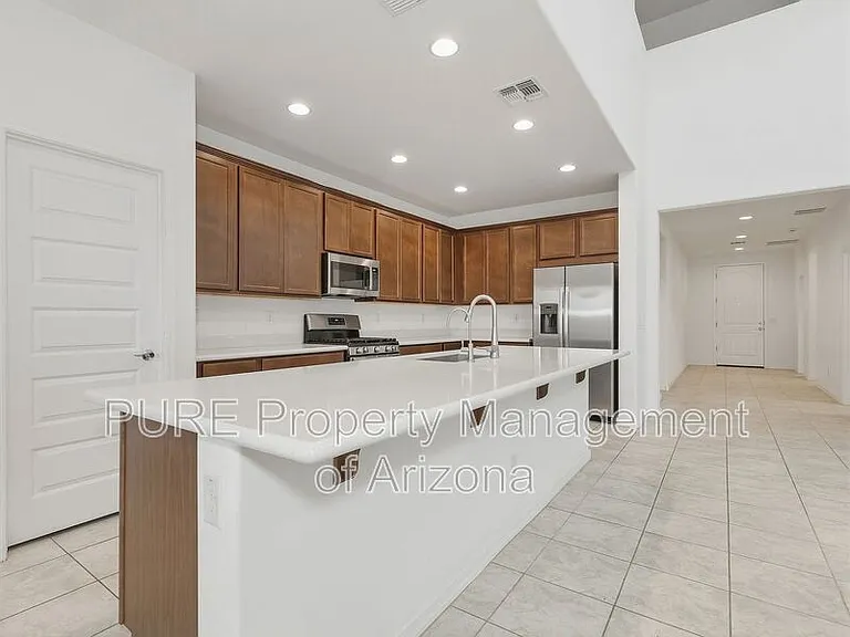 5177 N 87th Dr — Photo 7
