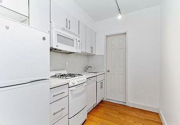 3rd image of 172 Mulberry St APT 12
