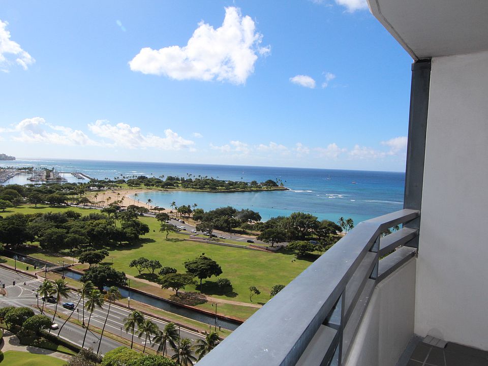 Ala Moana Beach Park Magic Island view