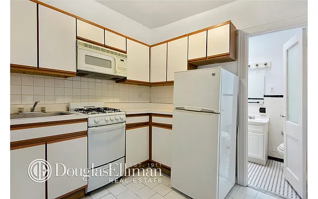 Rented by Douglas Elliman | media 8