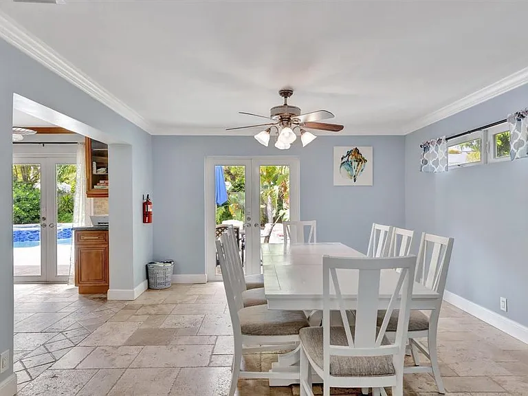 925 NE 25th Ave — Photo 17