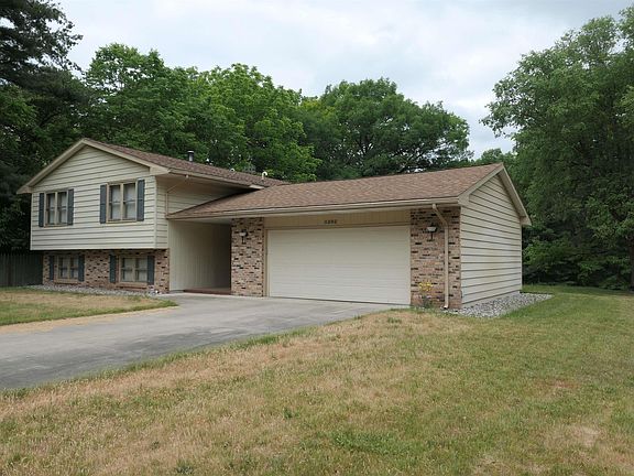 3rd image of 3292 N Genrich Dr