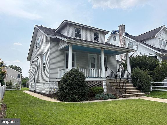 2nd image of 822 Merrick Ave