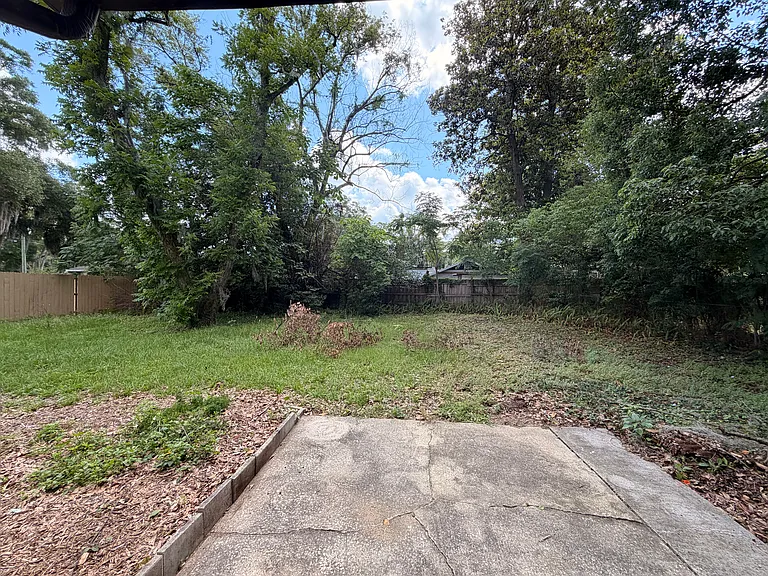 425 Laurina St — Photo 12