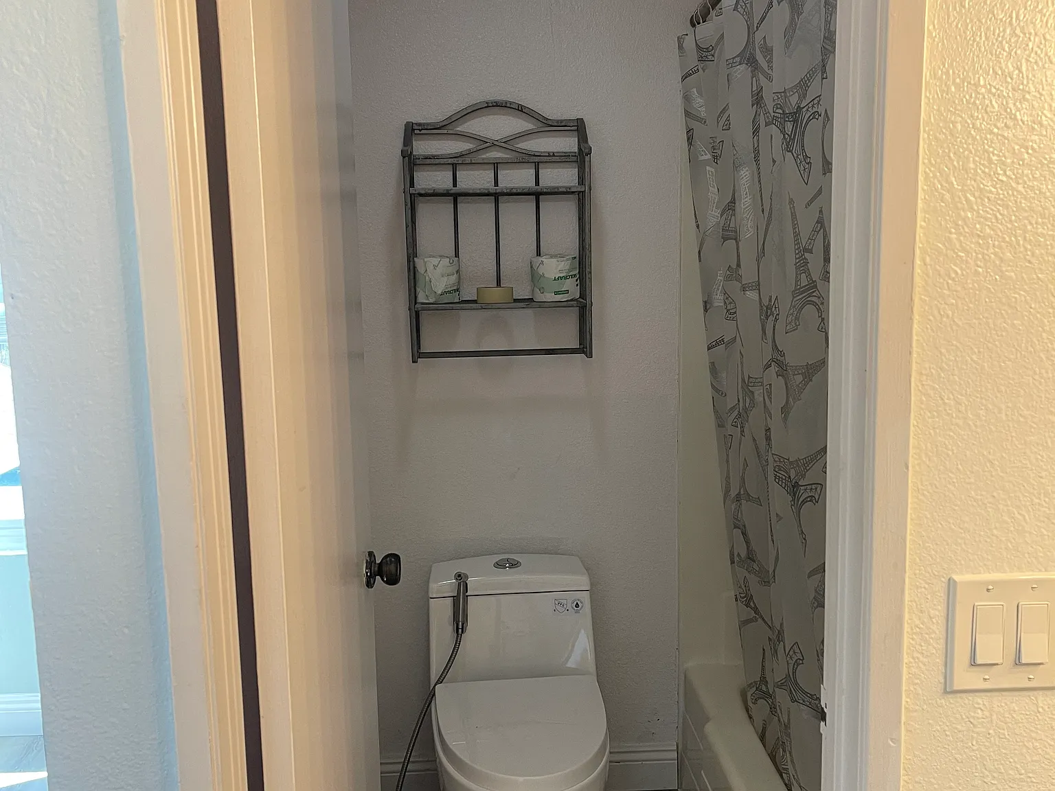 3 bed, 132 sqft, $1,350 — Photo 2