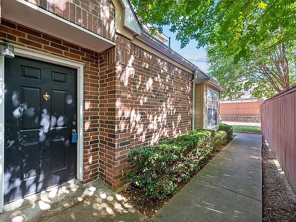 2nd image of 2453 Southcourt Cir
