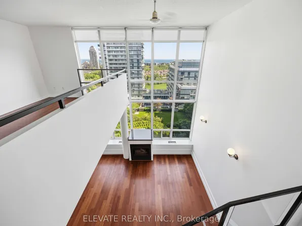 250 Manitoba St Penthouse 835, Toronto, ON M8Y 4G8