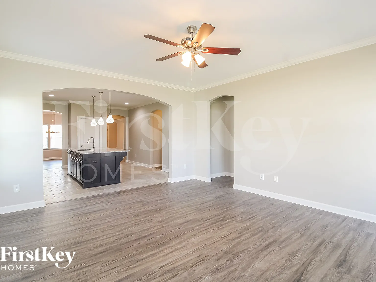 3 bed, 2.0 bath, 1846 sqft, $2,105 — Photo 2