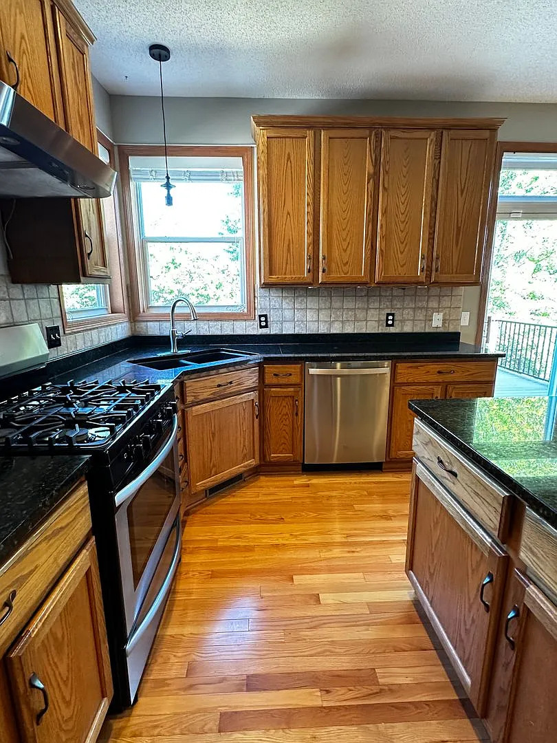 Plymouth Single Family Home, Dedicated Office, Deck, 2 Car Garage, Avail End of Aug/September — Photo 4