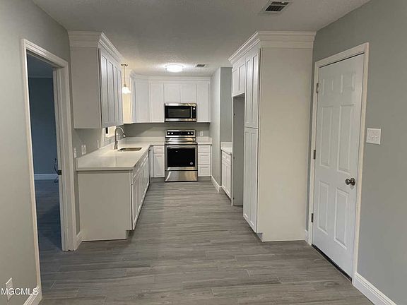 5th image of 128 Edmund Dr
