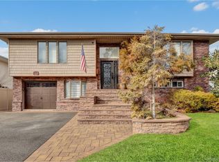 512 Links Drive E, Oceanside, NY 11572