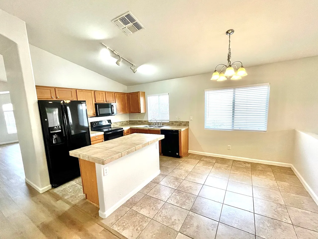 3 bed, 1680 sqft, $1,895 — Photo 2