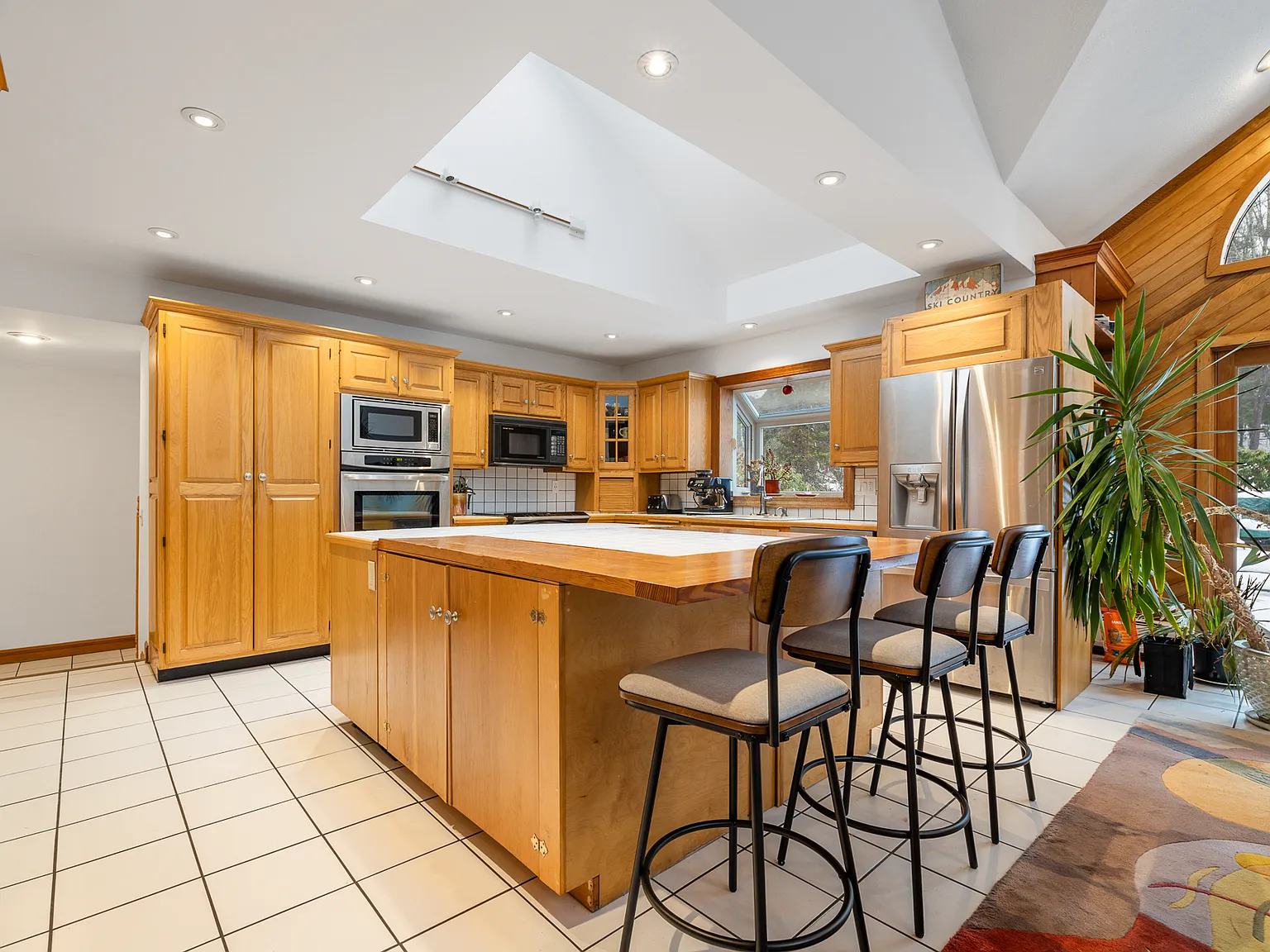 4 bed, 3.5 bath, 3887 sqft, $5,400 — Photo 3