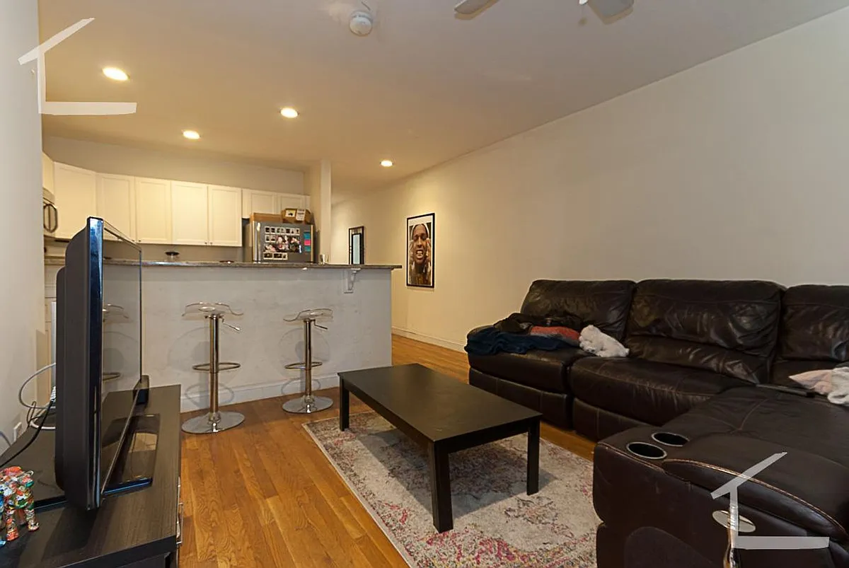 Building Photo - 318 Saint Paul St #1
