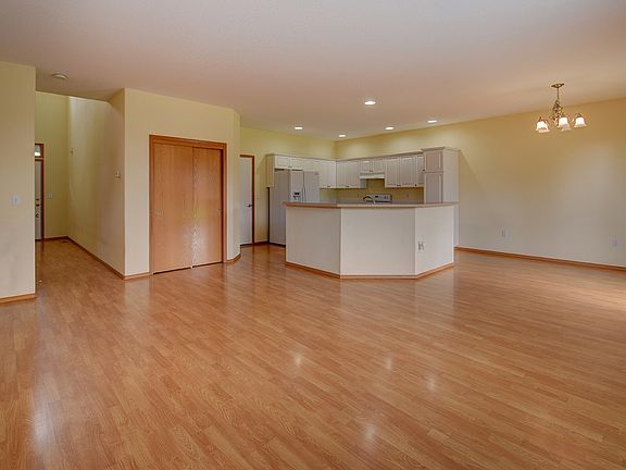 5th image of 4921 NE 55th St