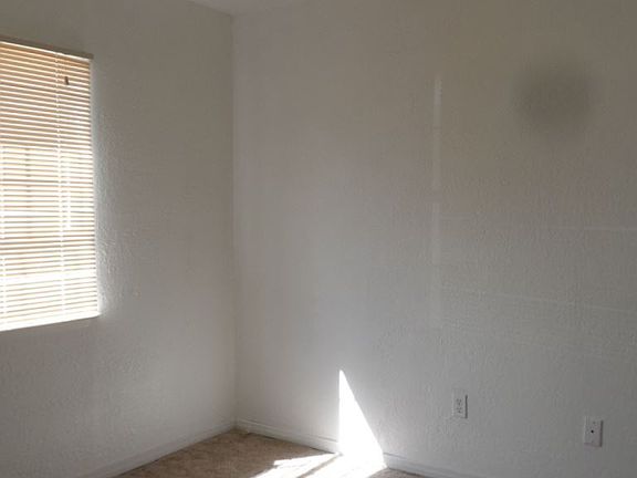 5th image of 561 Victor Ave #B