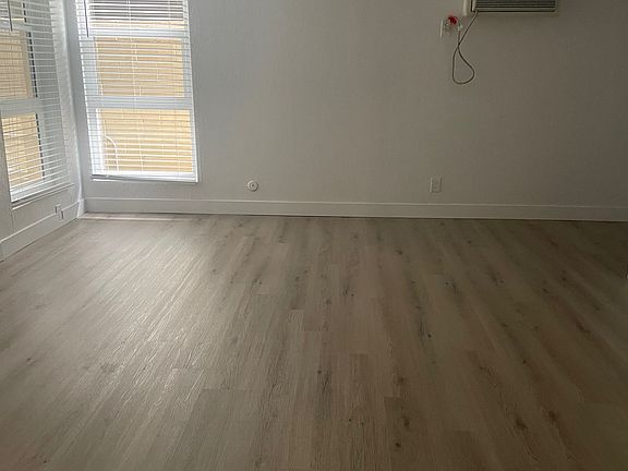 5th image of 15324 Vanowen St #4