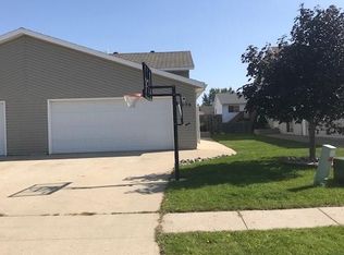 1976 52nd St S, Fargo, ND 58103