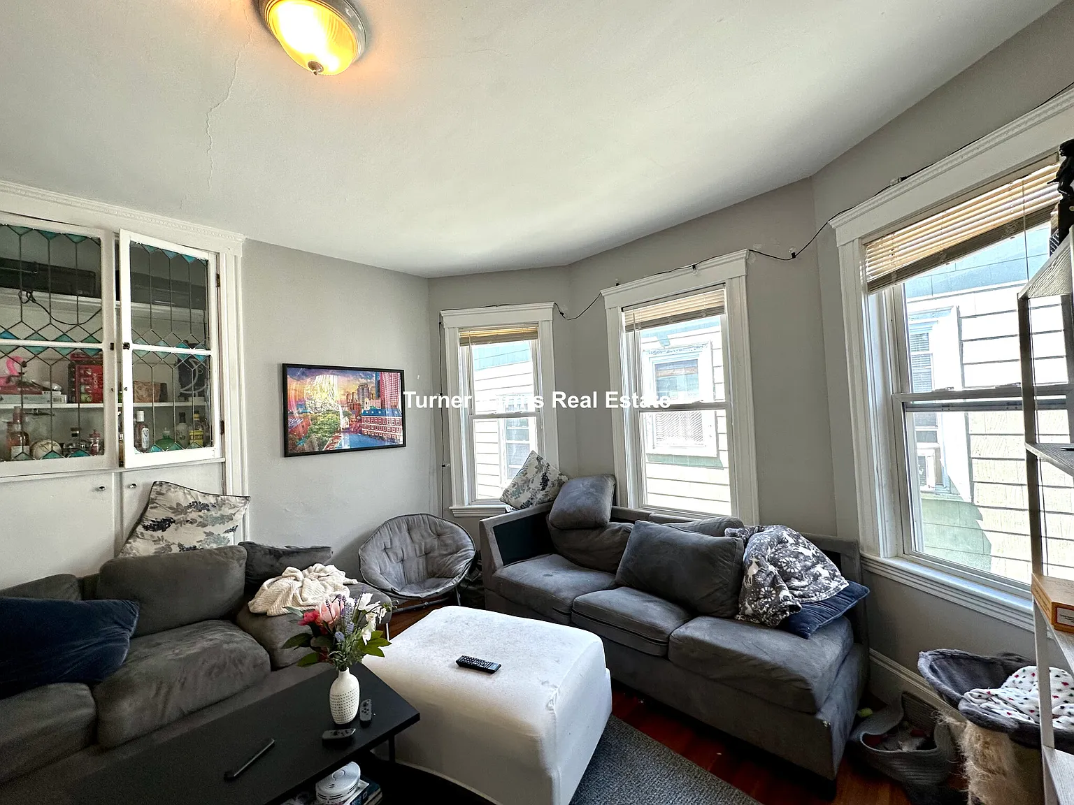 4 bed, 9999 sqft, $3,800 — Photo 2